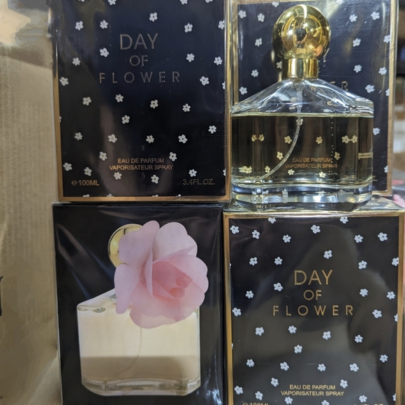 DAY OF FLOWER LARGE BOTTLE NEW IN SEALED BOX - Picture 2 of 3